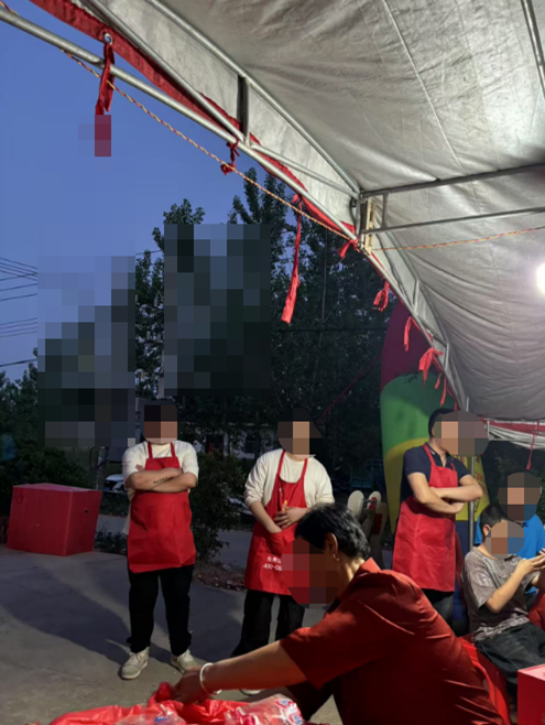 店員?